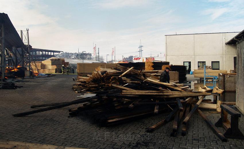 Grossbrand Holzlager Siegburg Industriestr P136.JPG